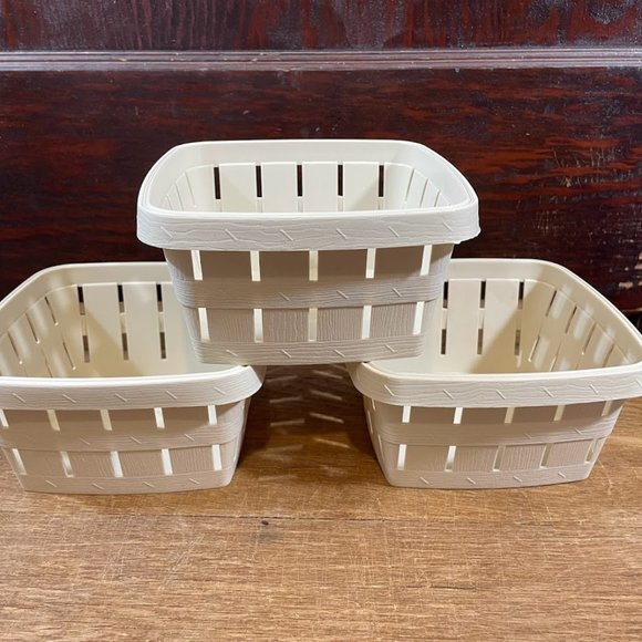 Lot of 3 Plastic Strawberry Baskets Fruit Baskets Action Industries Inc USA - Picture 1 of 5